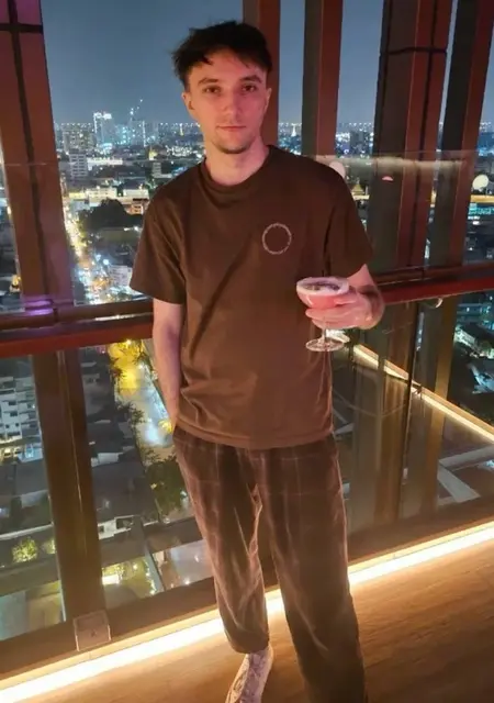 Я Сергей, 18, из Череповца, ищу знакомства без обязательств