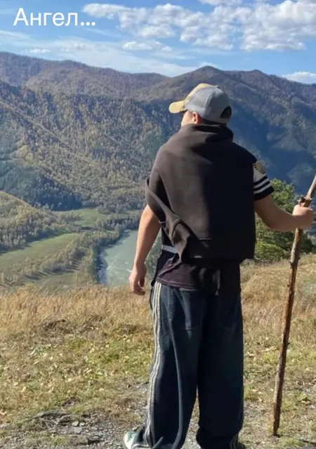 Я Камиль, 18, из Новосибирска, ищу знакомство для постоянных отношений