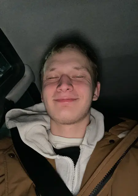Михаил из Костромы, мне 20, познакомлюсь без обязательств