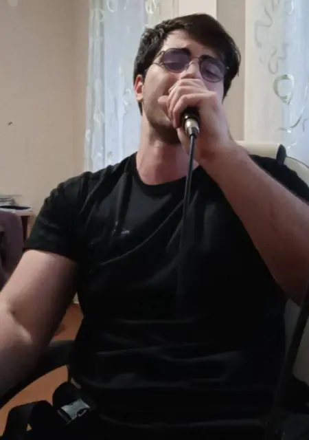 Я Георгий, 20, из Санкт-Петербурга, ищу знакомства без обязательств