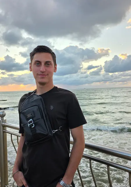 Я Игорь, 26, из Москвы, ищу знакомства без обязательств