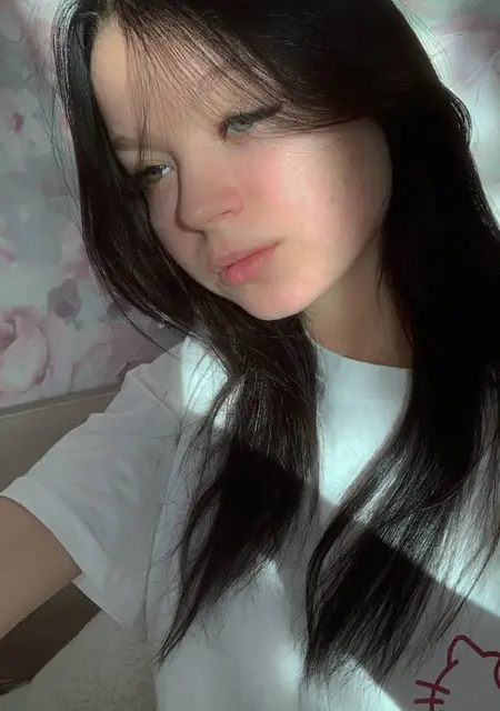 Я Yusia, 18, из Санкт-Петербурга, ищу знакомство для приятного времяпровождения
