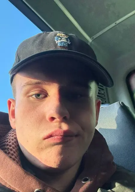 Я Anton, 18, из Орла, ищу знакомство для постоянных отношений