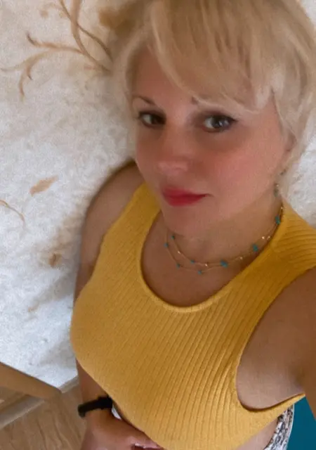 Я Elena, 40, знакомлюсь для приятного времяпровождения в Ялте