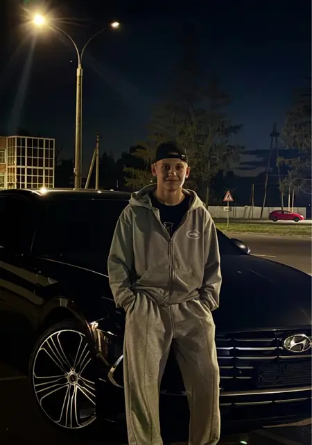 Я Андрей, 20, знакомлюсь без обязательств в Москве