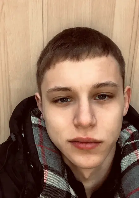 Я Константин, 18, из Москвы, ищу знакомства без обязательств