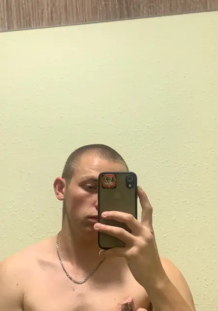 Artem из Анапы, ищу на сайте открытые отношения