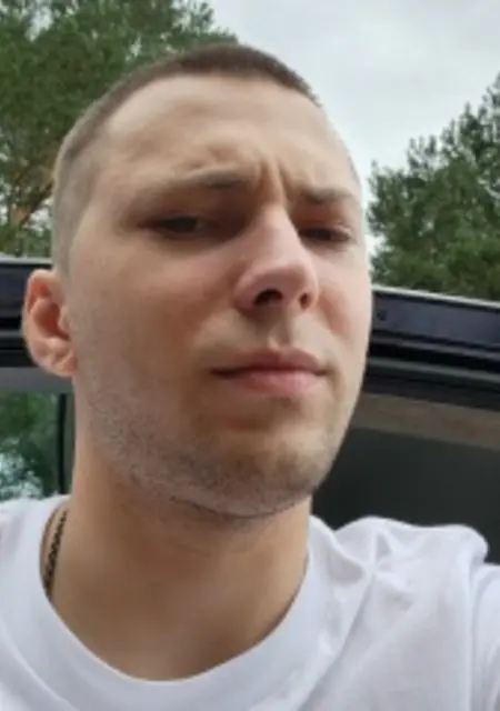 Андрей из Донецка, мне 20, познакомлюсь для постоянных отношений