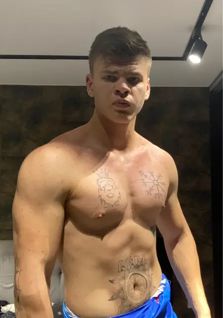 Я Амбал, 21, знакомлюсь для открытые отношения в Новороссийске