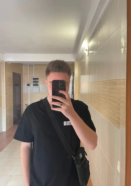 Макс из Сочи, мне 20, познакомлюсь без обязательств