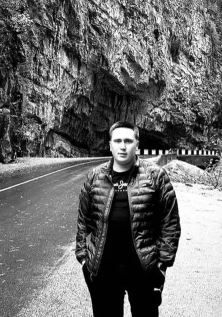 Я Игорь, 26, из Геленджика, ищу знакомства на одну ночь