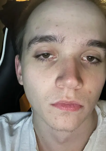 Я Виктор, 19, из Глазова, ищу знакомство для постоянных отношений