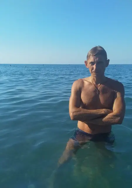 Я Илья, 35, знакомлюсь без обязательств в Волжском