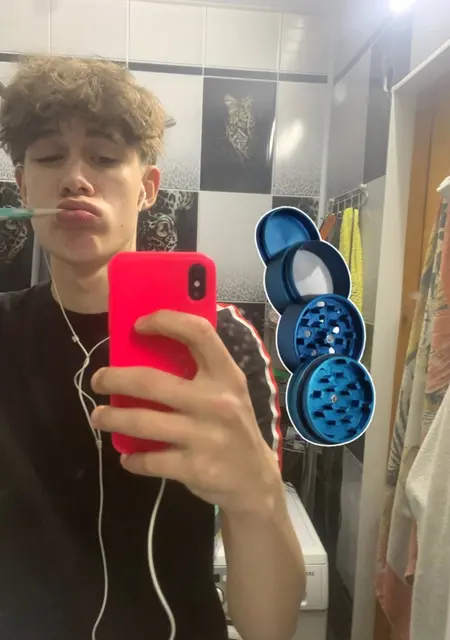 Никита из Смоленска, ищу на сайте знакомства на одну ночь