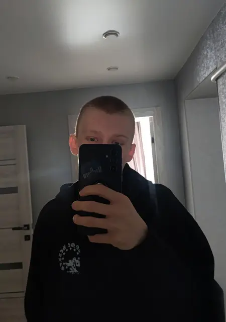 Я Кирилл, 20, из Омска, ищу знакомство для общения