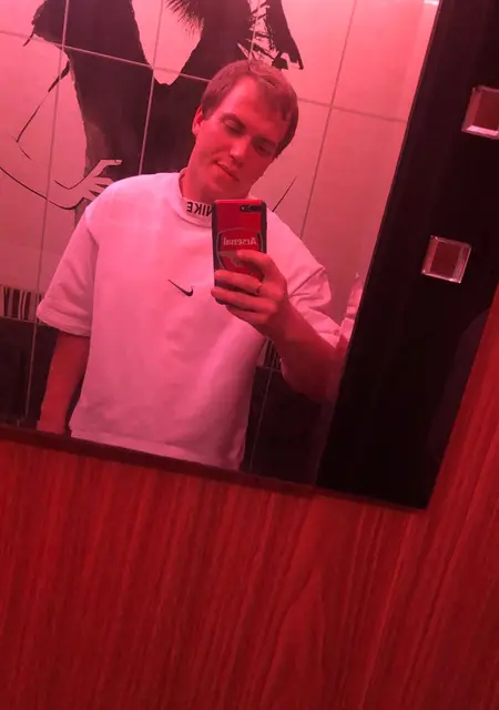 Миша из Выборга, ищу на сайте знакомства на одну ночь