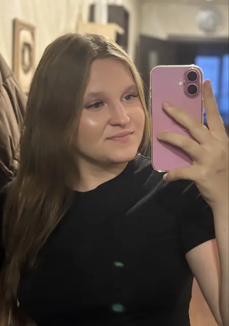 Я Арина, 18, из Магнитогорска, ищу знакомство для открытые отношения