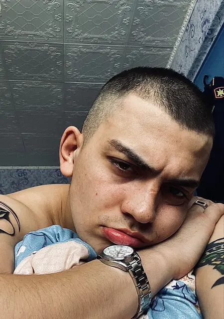 Я Тёма, 24, из Ачинска, ищу знакомства без обязательств