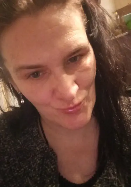 Я Алена, 44, из Санкт-Петербурга, ищу знакомства без обязательств