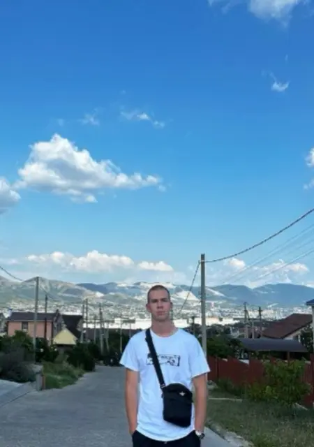 Я Александр, 25, из Анапы, ищу знакомства на одну ночь