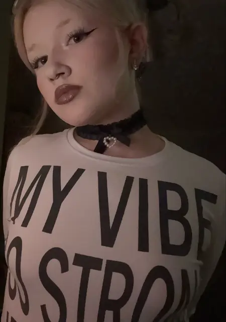 Стася из Екатеринбурга, ищу на сайте постоянные отношения