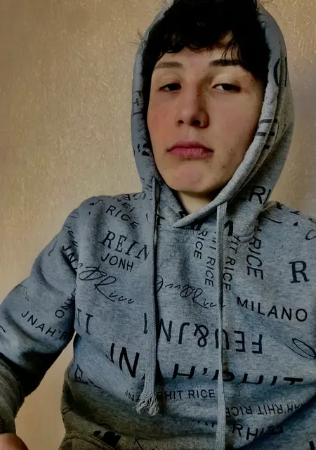 Аслан из Орла, мне 20, познакомлюсь для общения