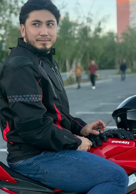 Артур из Москвы, мне 32, познакомлюсь на одну ночь