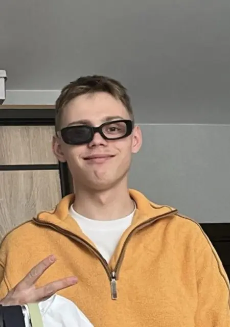 Я Дима, 19, из Режа, ищу знакомства без обязательств