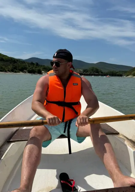 Я Tim, 31, из Астрахани, ищу знакомства без обязательств