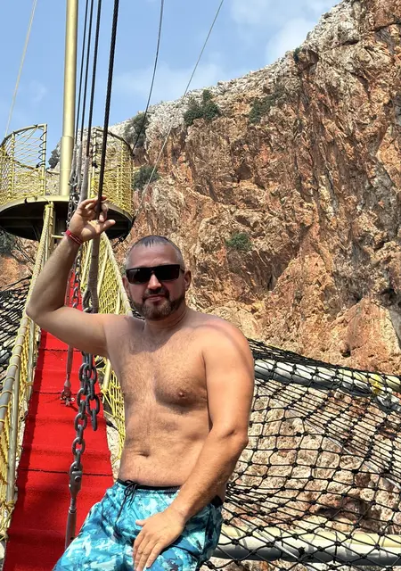 Рэм из Екатеринбурга, мне 38, познакомлюсь на одну ночь