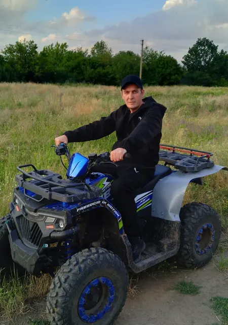 Я Максим, 44, из Москвы, ищу знакомство для открытые отношения