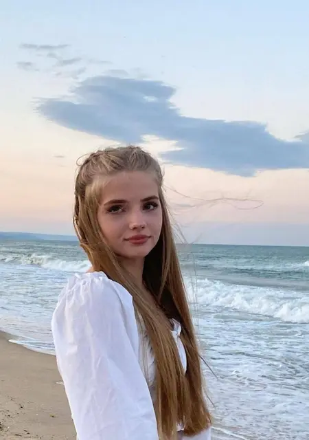 Я Софья, 20, из Екатеринбурга, ищу знакомство для вирта