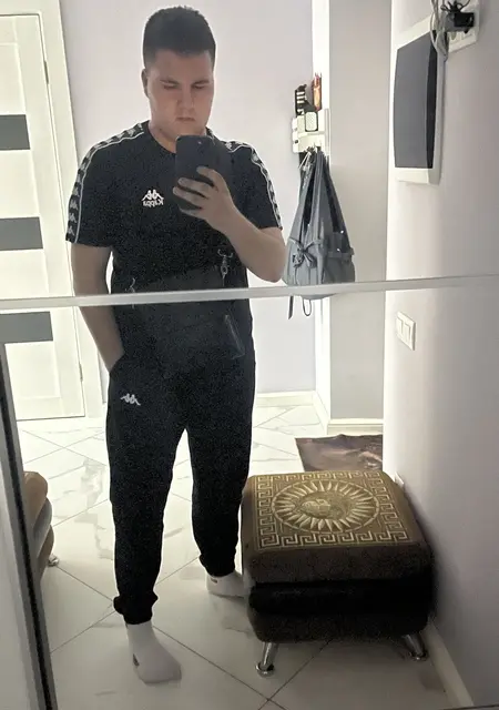 Я Александр, 19, из Ростова-на-Дону, ищу знакомство для постоянных отношений