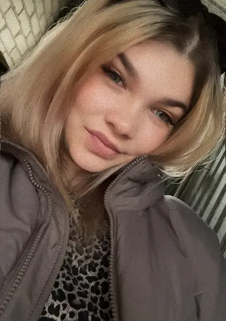 Я Марина, 23, из Санкт-Петербурга, ищу знакомство для открытые отношения