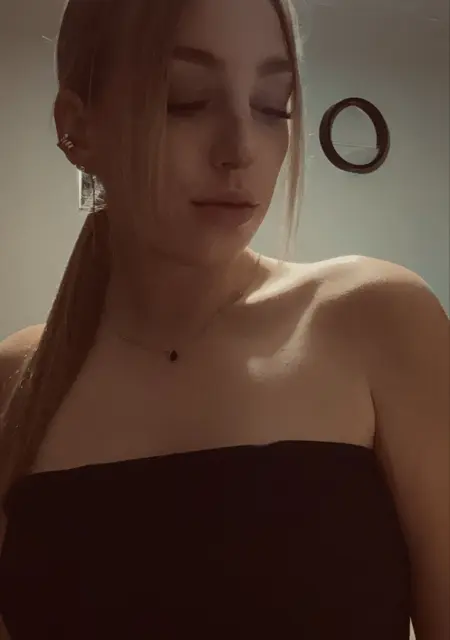 Лена из Санкт-Петербурга, мне 21, познакомлюсь для вирта