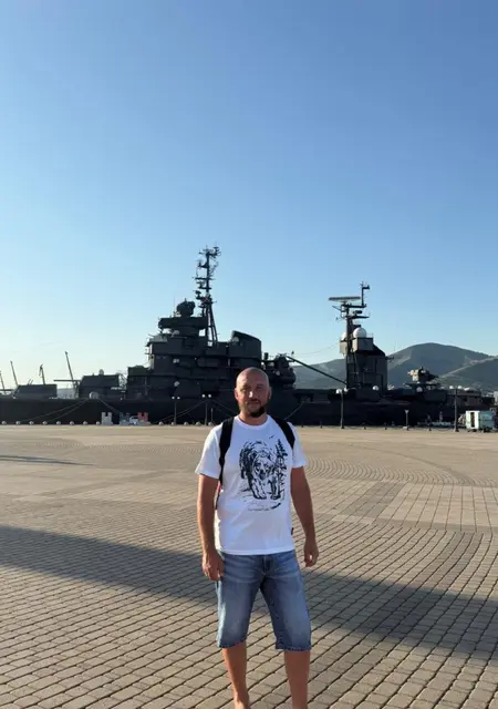 Я Павел, 40, из Москвы, ищу знакомства без обязательств