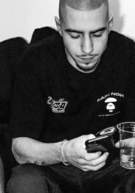 Я Роман, 18, знакомлюсь на одну ночь в Нальчике