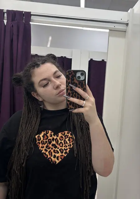 Я Аня, 19, из Саратова, ищу знакомство для постоянных отношений
