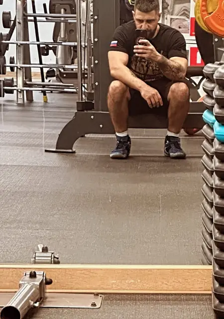 Я Алексей, 33, из Краснодара, ищу знакомство для приятного времяпровождения