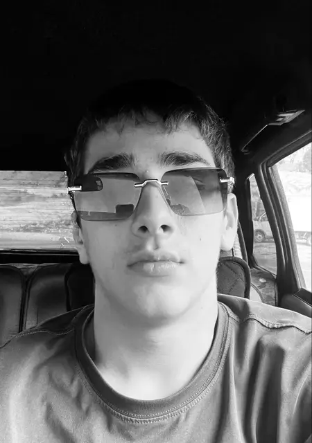 Я Адам, 18, из Махачкалы, ищу знакомства на одну ночь