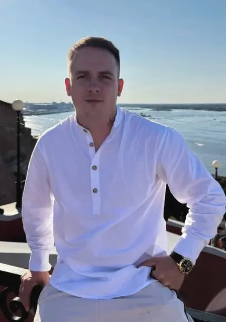 Я Станислав, 28, из Ижевска, ищу знакомства на одну ночь