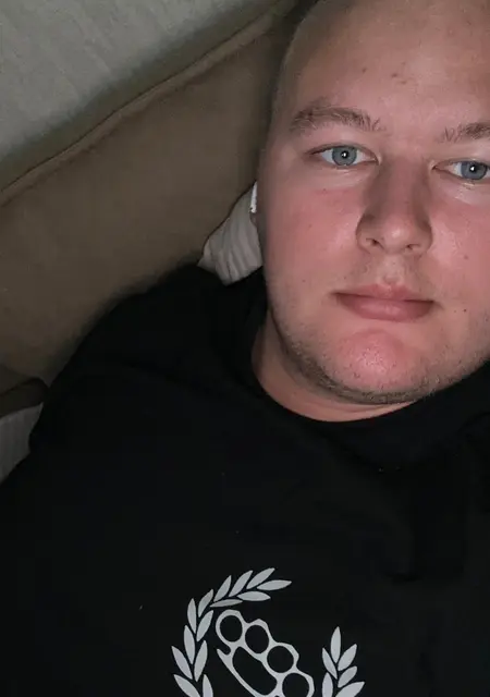 Роман из Шадринска, мне 23, познакомлюсь на одну ночь