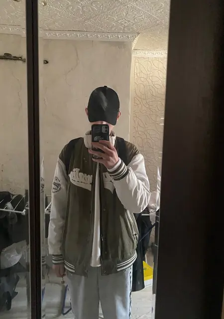 Миша из Хабаровска, мне 18, познакомлюсь для приятного времяпровождения