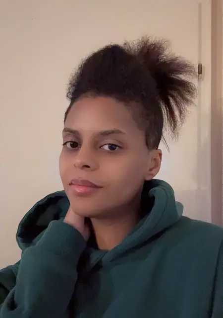 Laura из Москвы, ищу на сайте общение