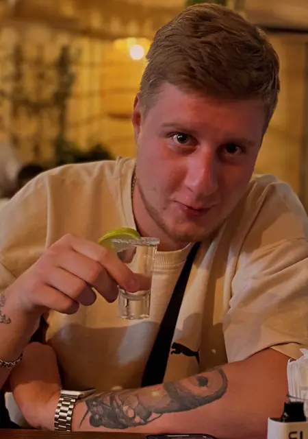 Данила из Армавира, ищу на сайте знакомства на одну ночь