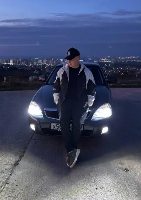 Руслан из Строителя, мне 22, познакомлюсь на одну ночь