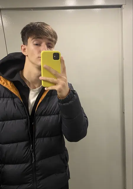 Я Илья, 19, из Санкт-Петербурга, ищу знакомство для вирта