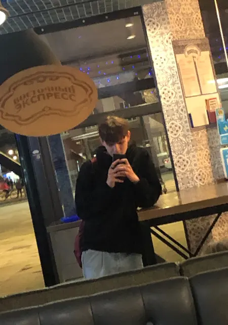 Данил из Саратова, мне 20, познакомлюсь для приятного времяпровождения