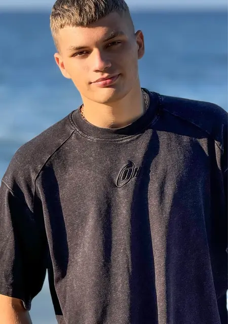 Я Роман, 20, из Калининграда, ищу знакомства без обязательств