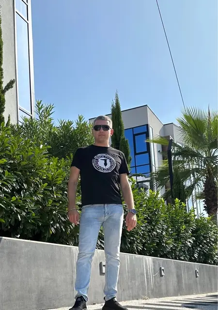 Виктор из Симферополя, мне 38, познакомлюсь для открытые отношения